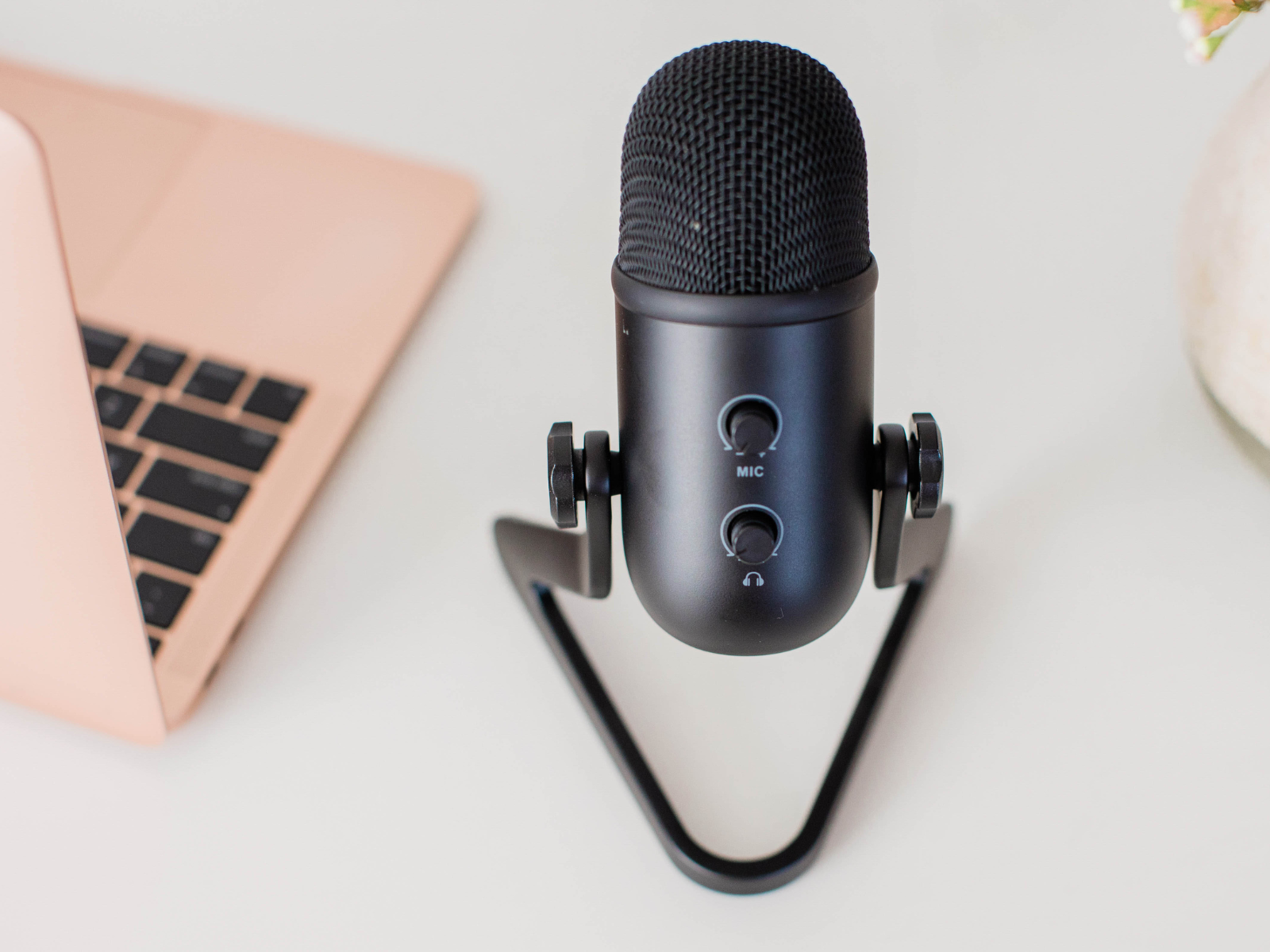 Microphone and computer signifying content creation